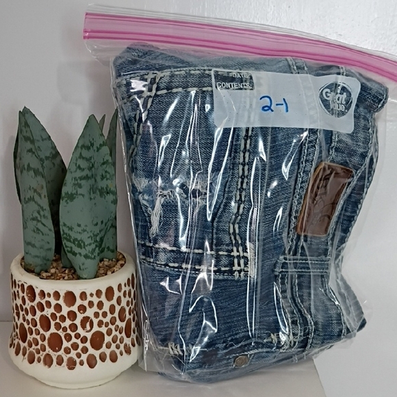 BKE Sabrina Distressed Bootcut Jeans 30x31.5 • Stretchy Holes + White Hem! - Picture 15 of 15